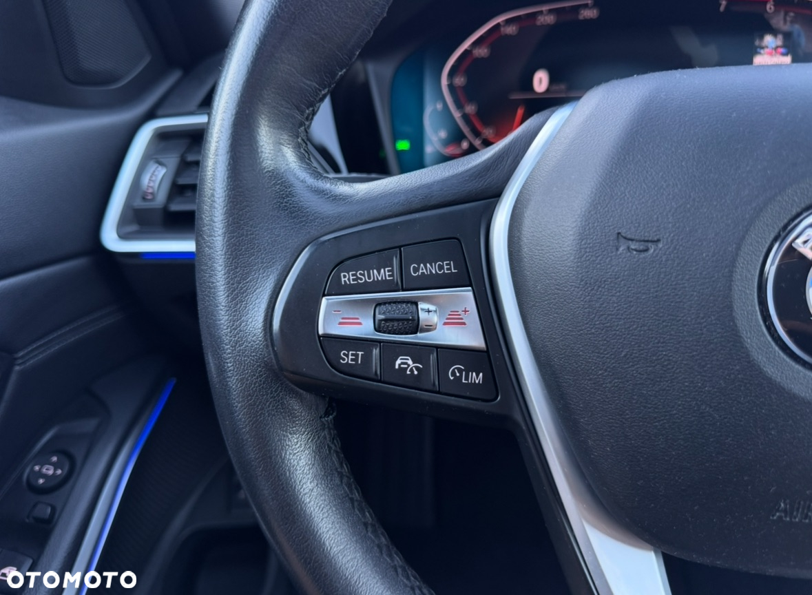 BMW Seria 3 330i - 39