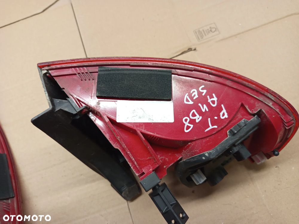 AUDI A4 B8 SEDAN 08-12 1.8 TFSI LAMPA PRAWA LEWA TYŁ TYLNA W BŁOTNIK - 10