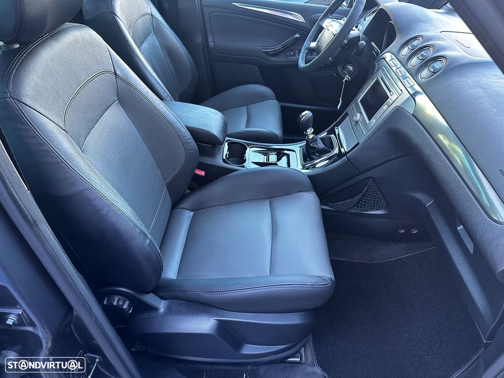 Ford S-Max 2.0 TDCi Titanium 7L - 17