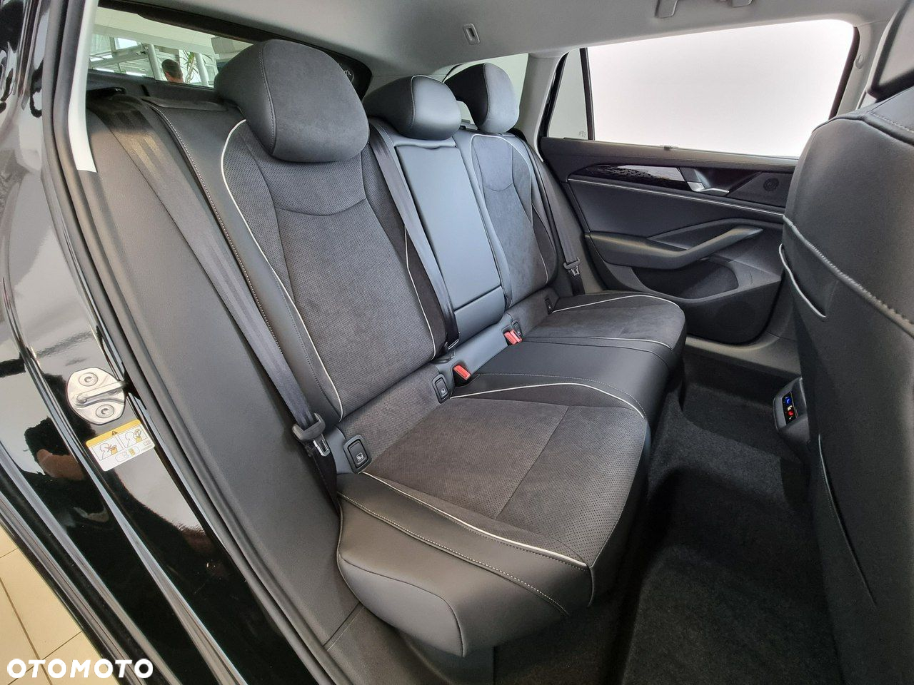 Volkswagen Passat 1.5 TSI eHybrid PHEV Business Plus DSG - 14
