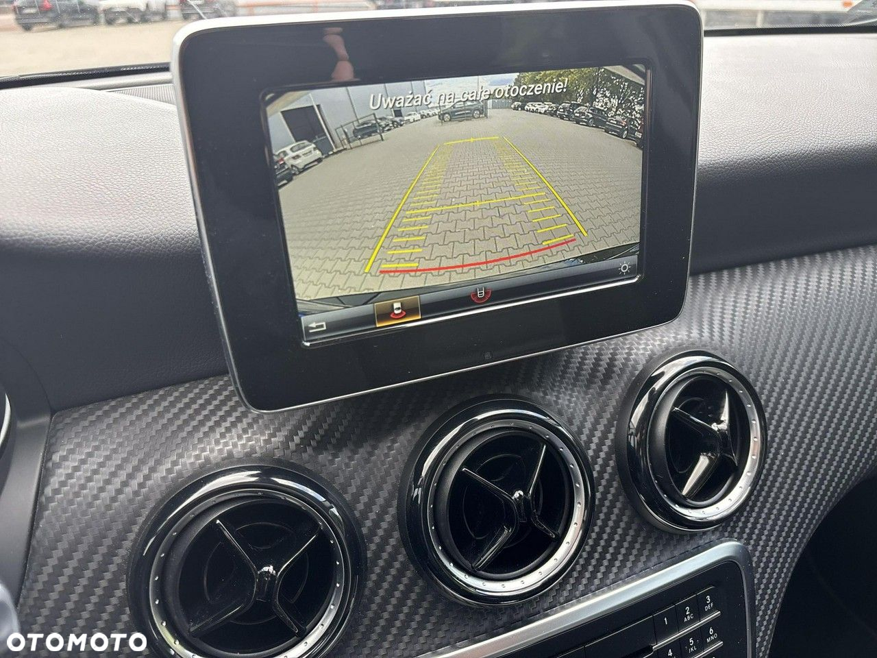 Mercedes-Benz GLA 180 7G-DCT - 26