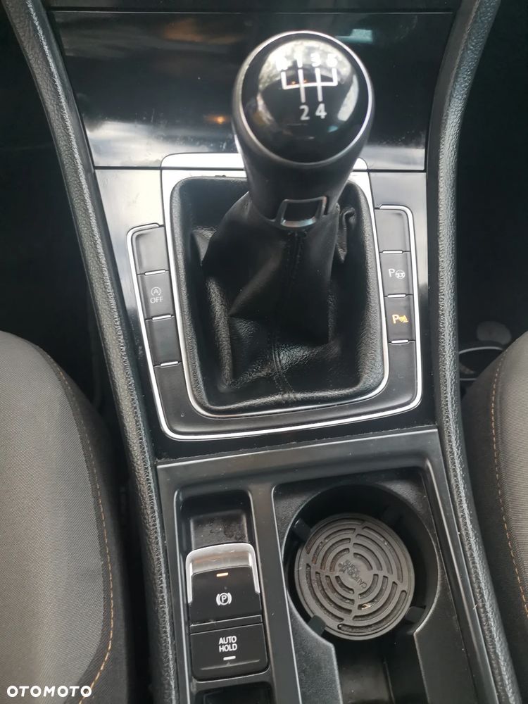Volkswagen Golf - 25