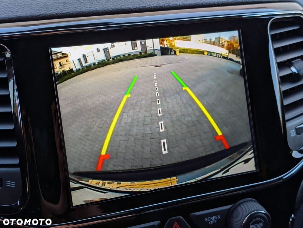 Jeep Grand Cherokee - 18