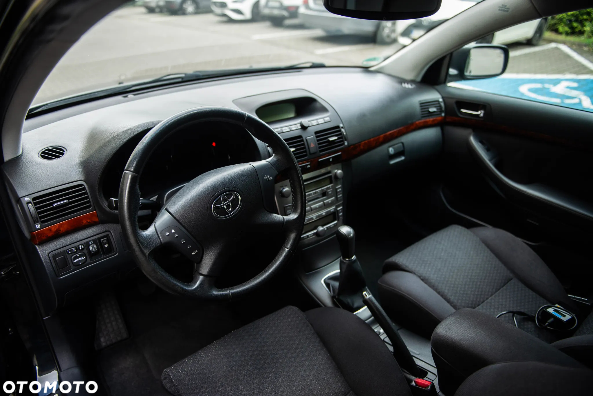Toyota Avensis 1.8 Sol - 16