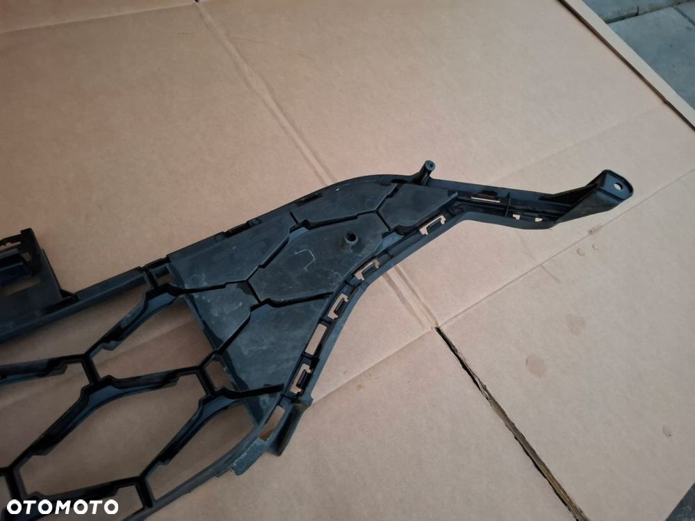 KRATKA ŚRODKOWA ZDERZAKA KIA STONIC GT LINE ORYGINAŁ - 6