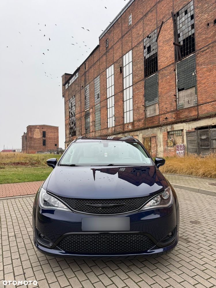 Chrysler Pacifica - 8