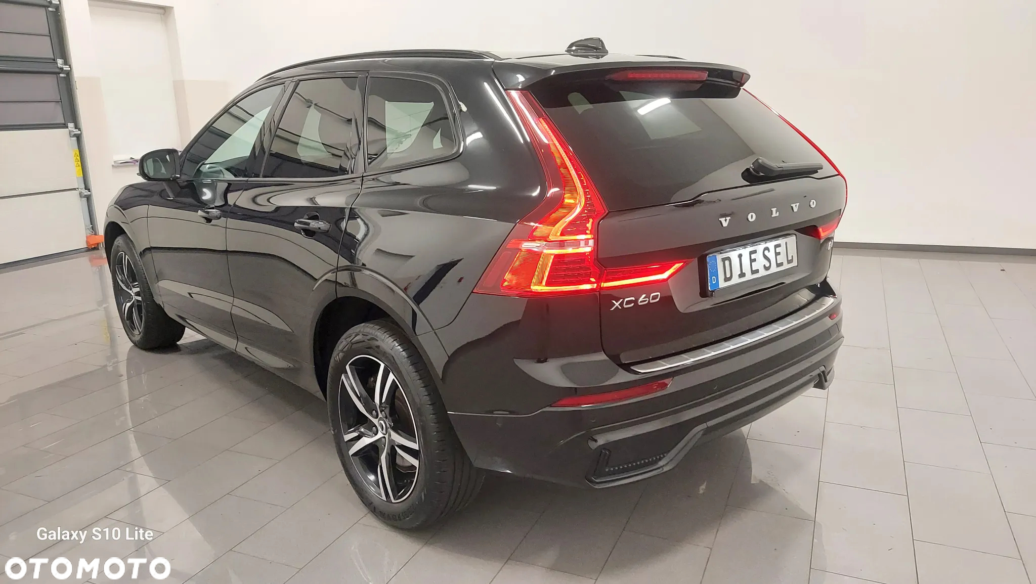 Volvo XC 60 B4 D Plus Dark - 4