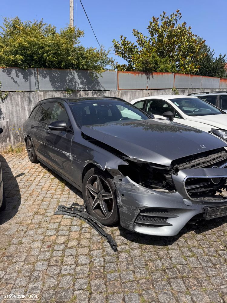 Mercedes-Benz E 300 de AMG Line - 4