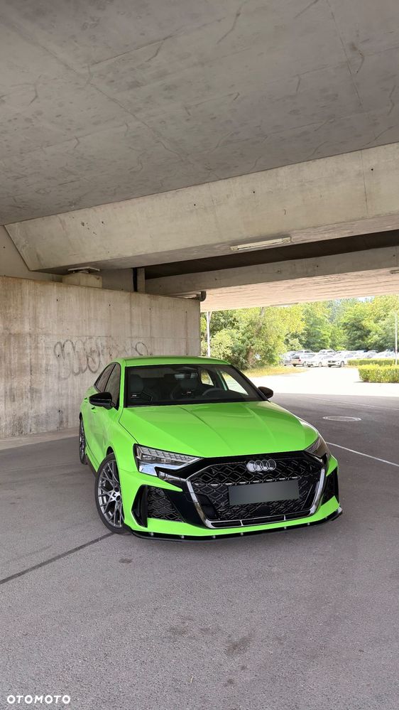 Audi RS3 Limousine - 1