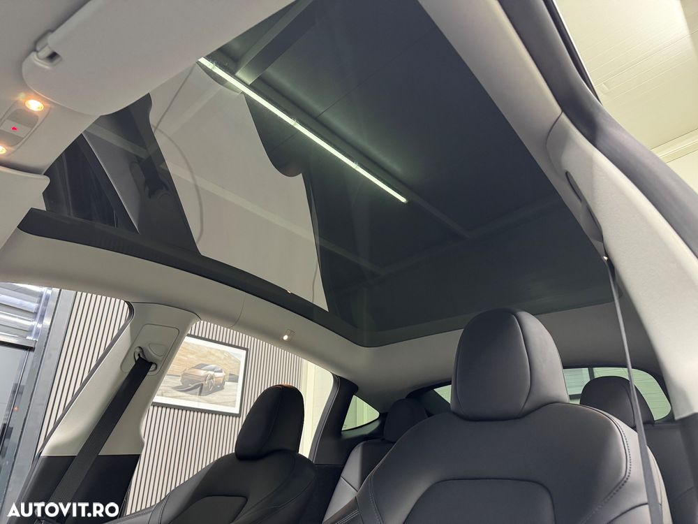 Tesla Model Y Long Range Dual Motor AWD - 13