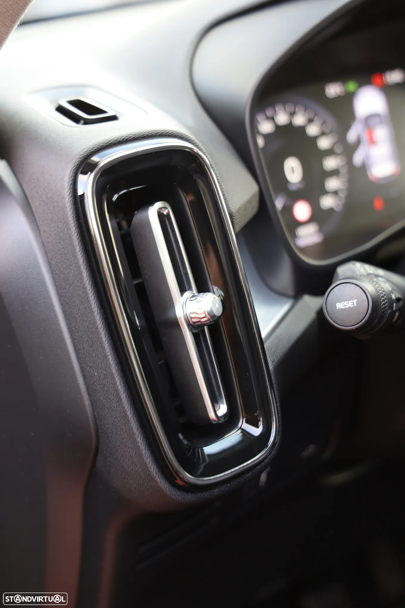 Volvo XC 40 2.0 D3 Momentum Plus - 15