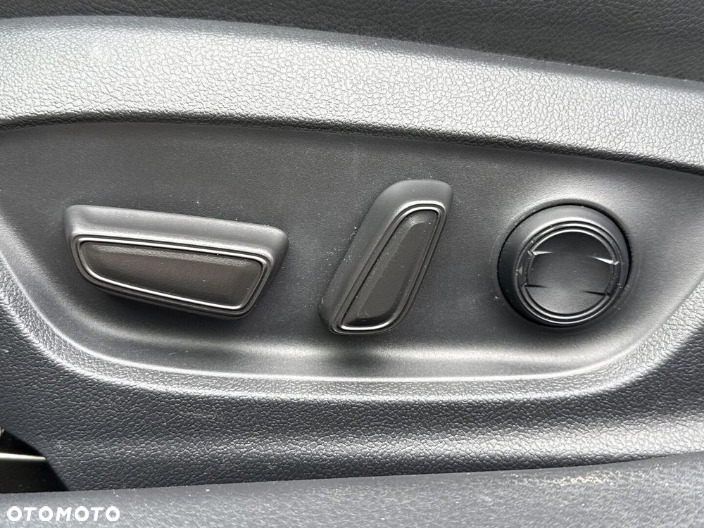 Toyota Camry 2.5 Hybrid Prestige CVT - 23