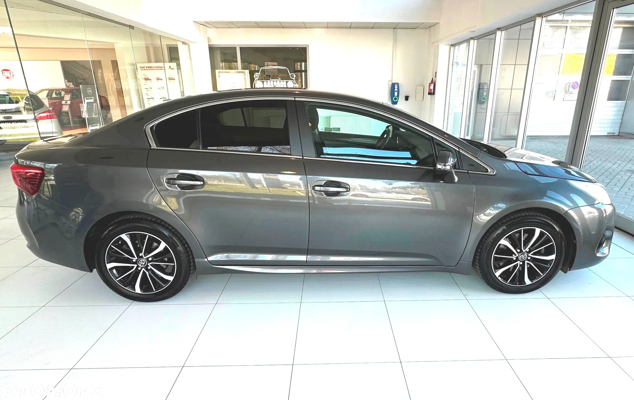 Toyota Avensis 2.0 D-4D Premium - 3