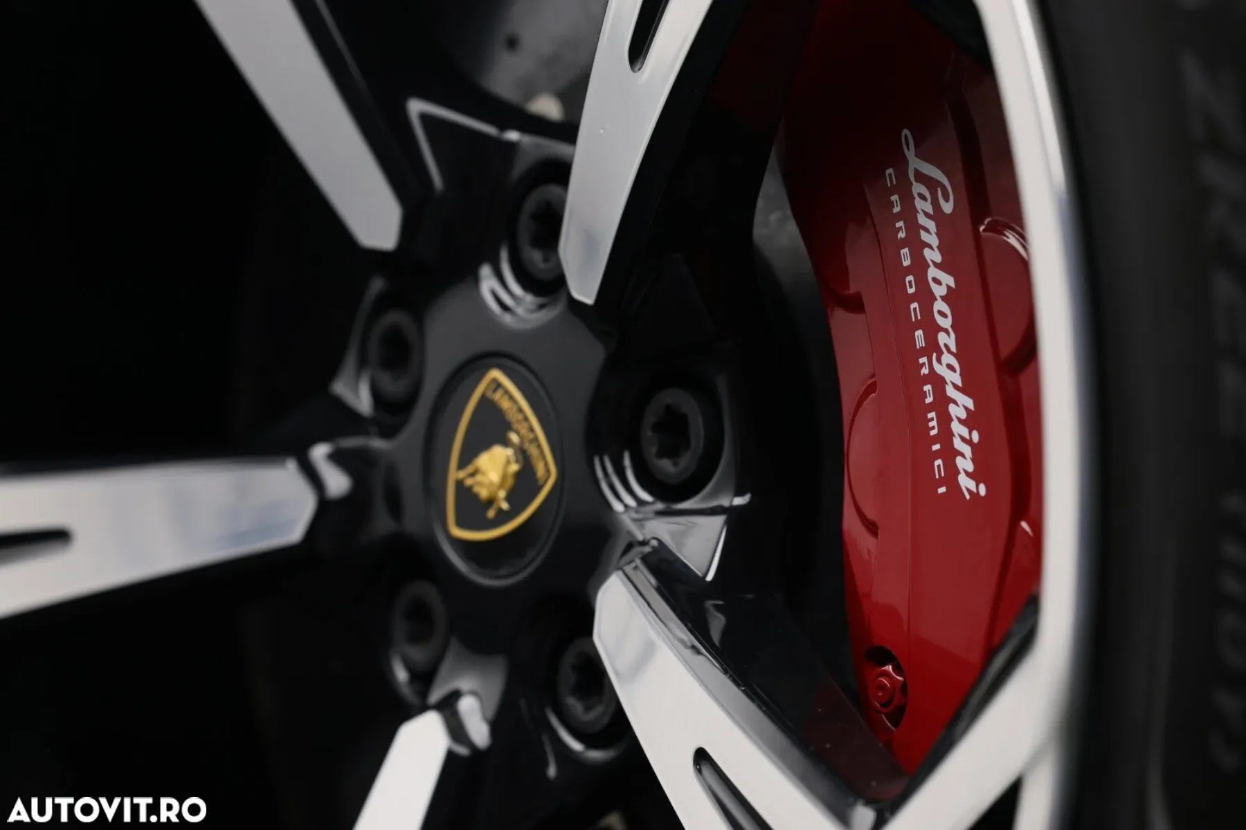 Lamborghini URUS Standard - 15