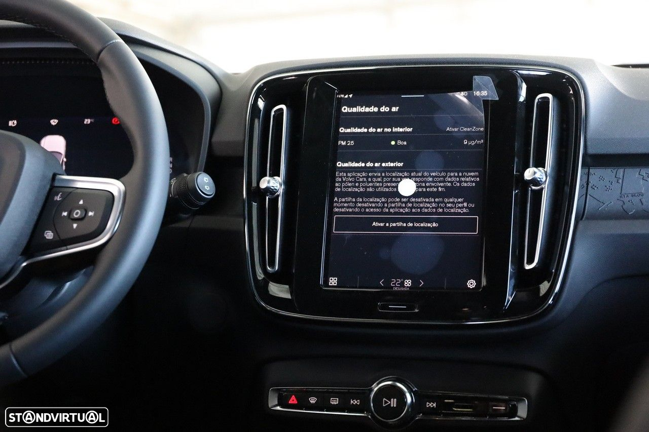 Volvo EX40 82 kWh Single Motor Extended Range Black Edition - 16