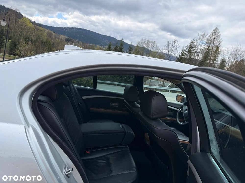 BMW Seria 7 750Li - 13