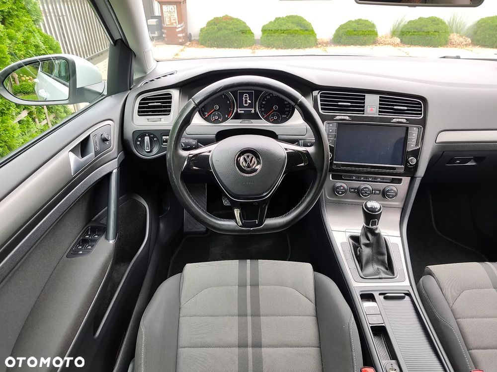 Volkswagen Golf - 8