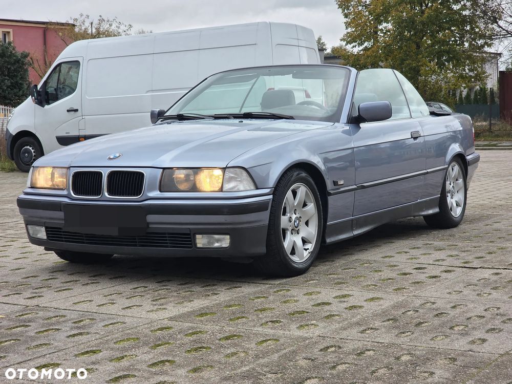 BMW Seria 3 325i - 3