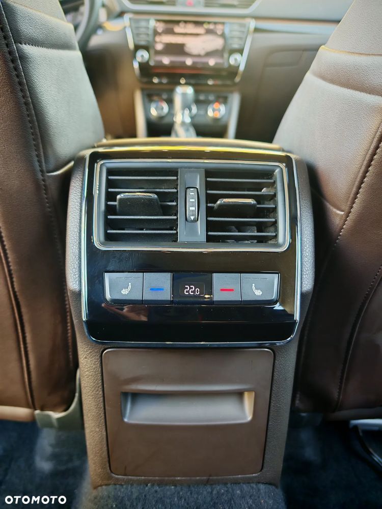 Skoda Superb 2.0 TDI L&K DSG - 27
