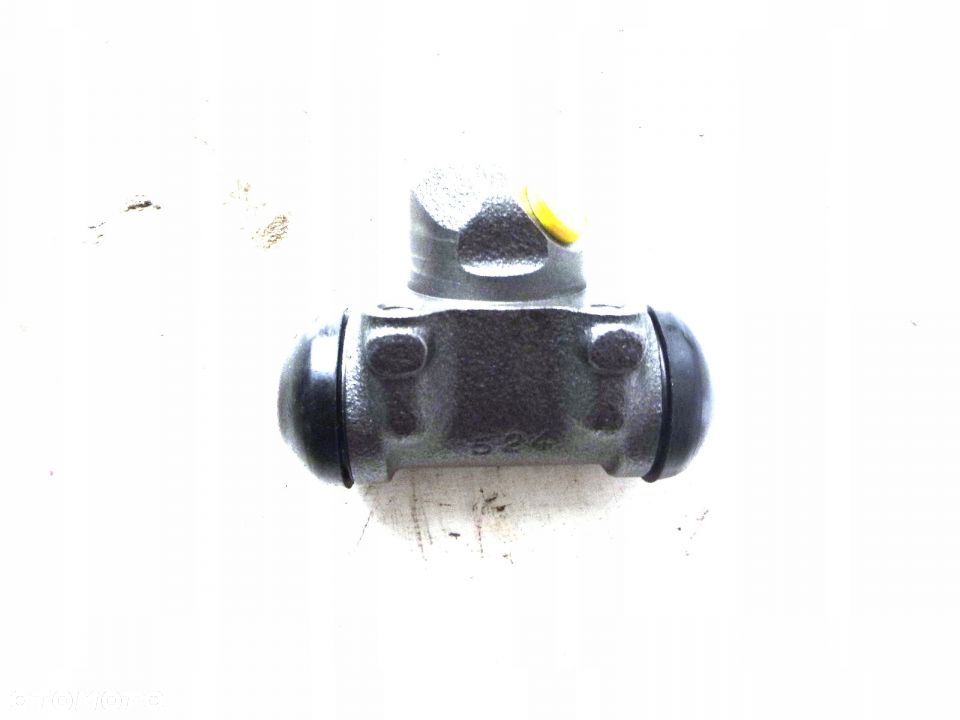 Cylinderek hamulcowy RENAULT 20, 25, 30; SAMURAI - 1