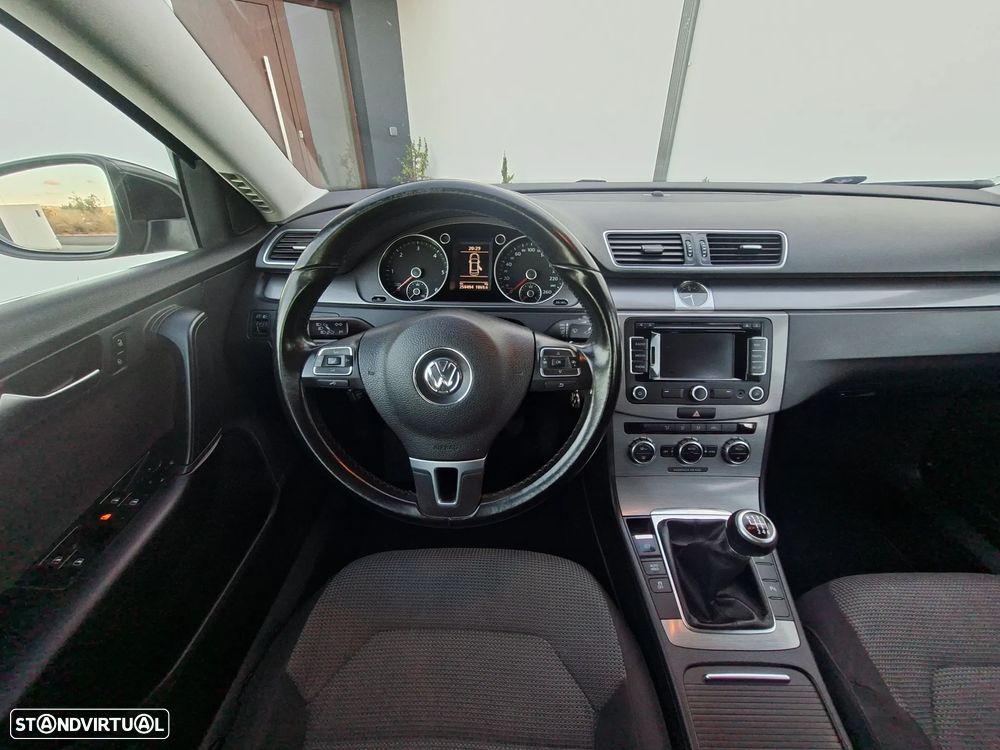 VW Passat 2.0 TDI BlueMotion Exclusive - 19