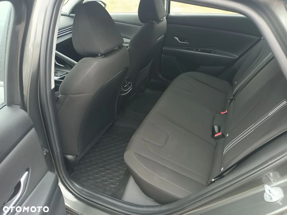 Hyundai Elantra 1.6 Smart CVT - 27