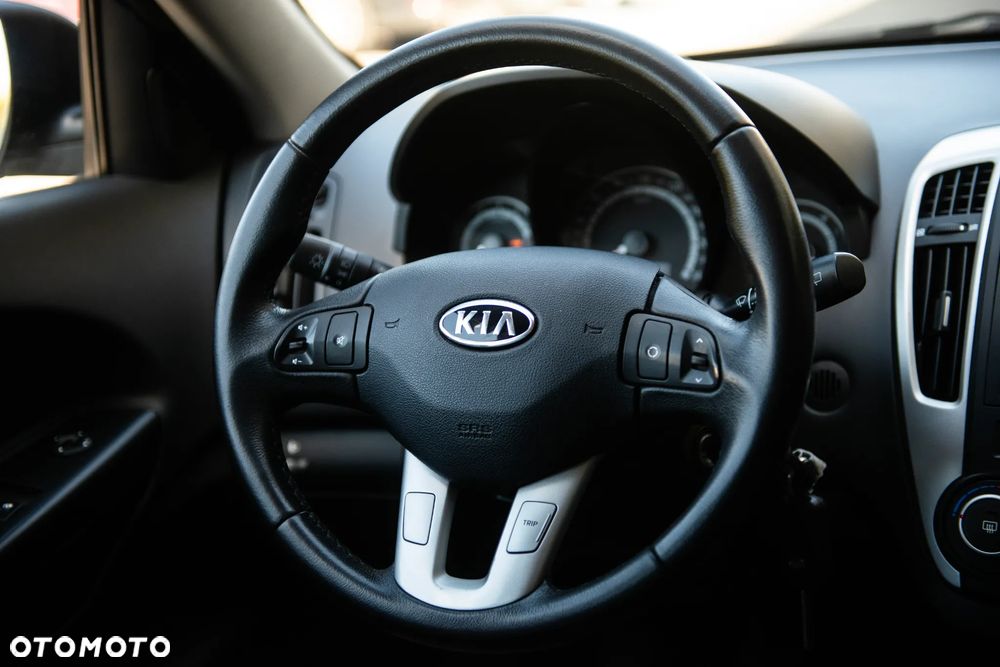 Kia Ceed 1.4 M - 27