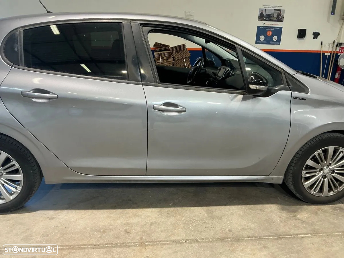 Peugeot 208 1.2 PureTech Signature - 12