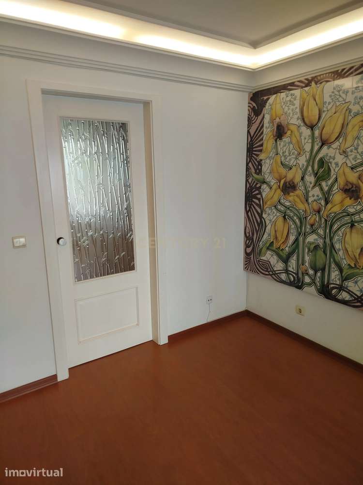 Apartamento T2 Mobilado com Vista Mar e parqueamento 1 carro - Grande imagem: 2/41