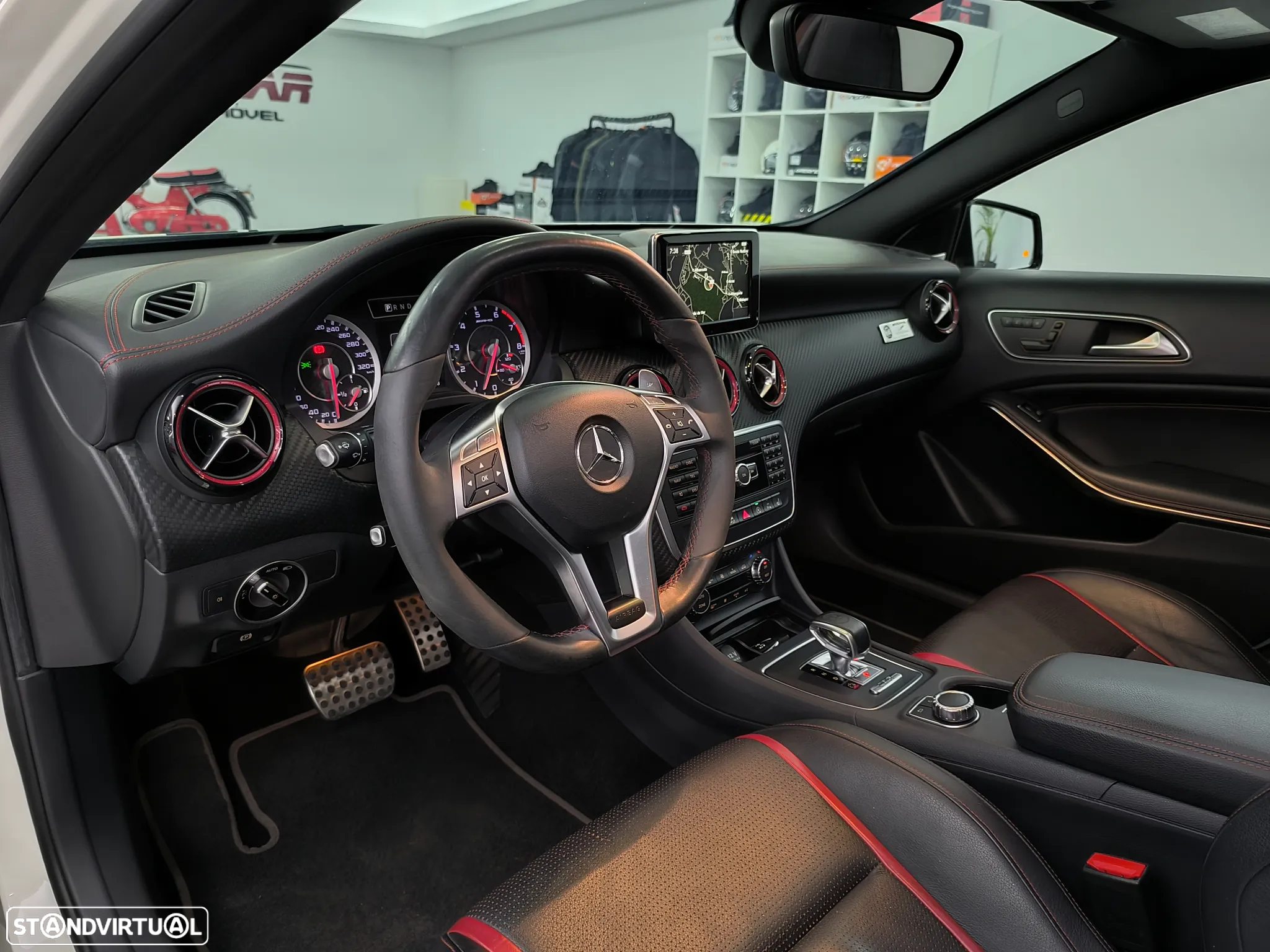 Mercedes-Benz A 45 AMG 4Matic Speedshift 7G-DCT - 28