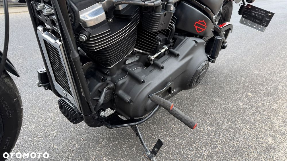 Harley-Davidson Softail Street Bob - 10