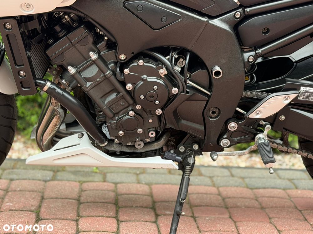 Yamaha FZ8 - 16