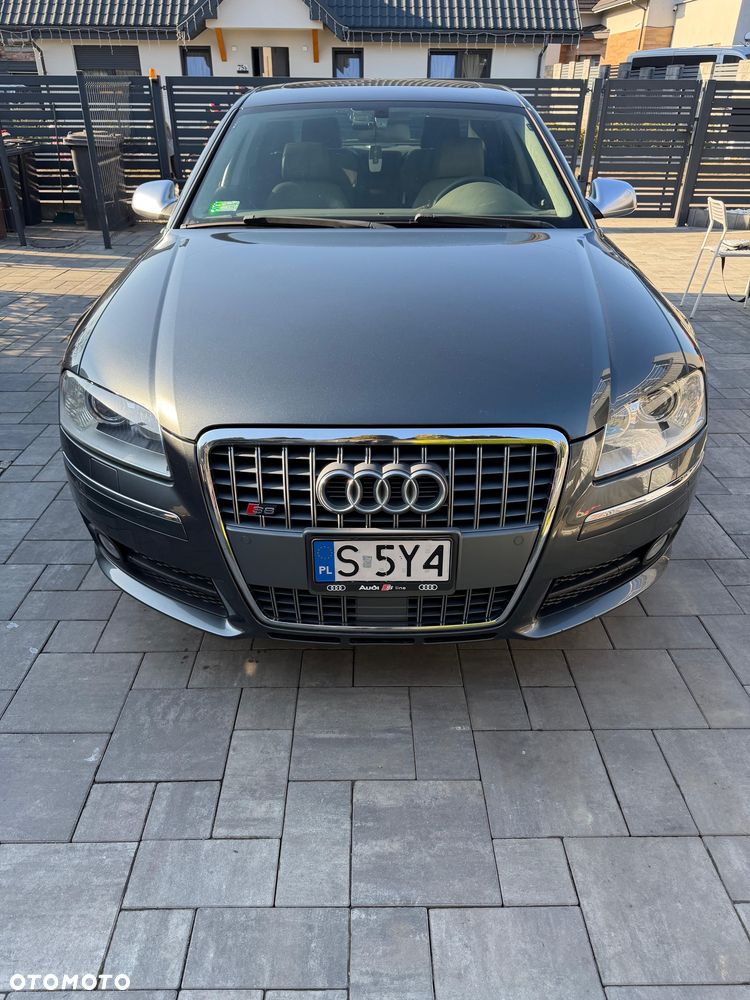 Audi S8 - 1