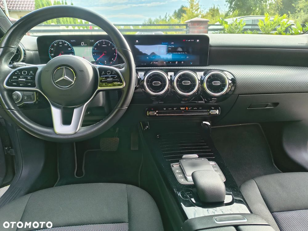 Mercedes-Benz CLA 180 7G-DCT - 30
