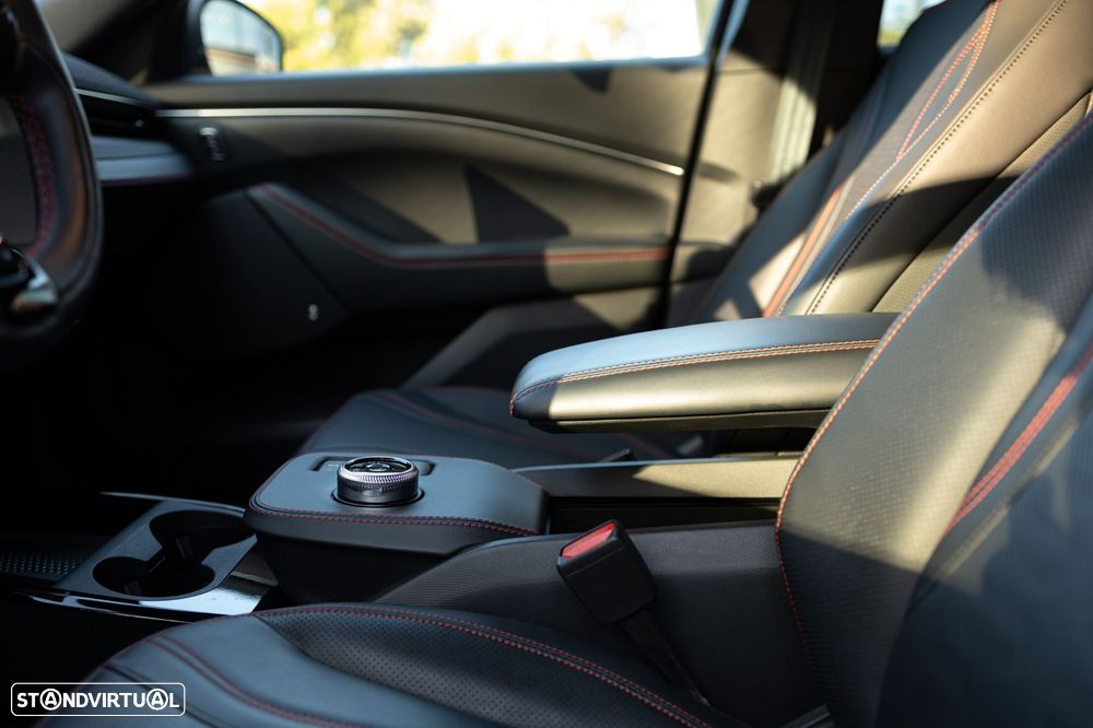 Ford Mustang Mach-E AWD PREMIUM - 30