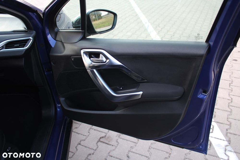 Peugeot 2008 1.6 e-HDi Allure S&S - 16