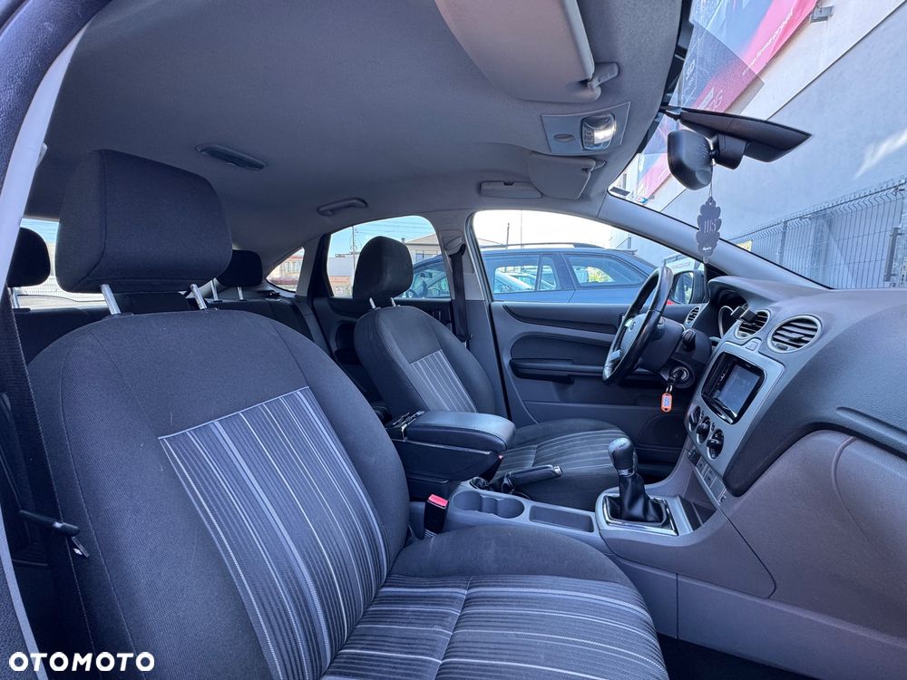 Ford Focus 1.8 Style+ - 28