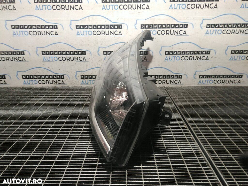 Far Dreapta Opel Vivaro B 2014 - 2018 5 Usi (1272) Fara xenon - 2