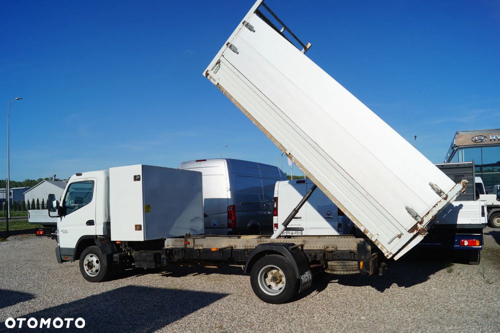 Mitsubishi CENTER FUSO - 2