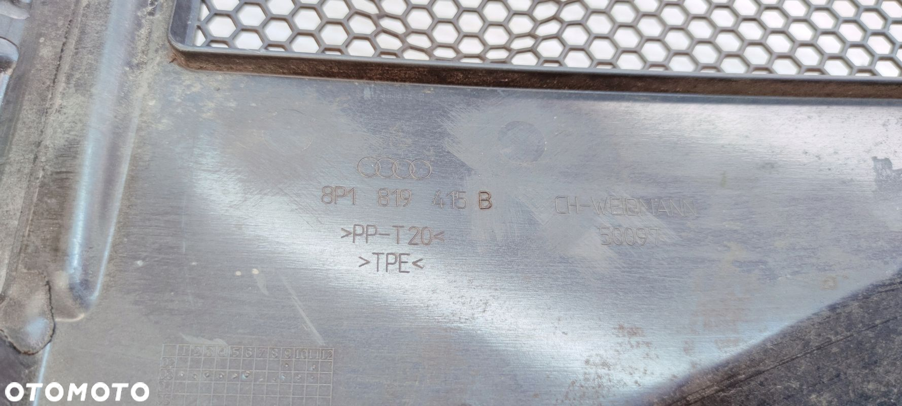 PODSZYBIE PLASTIKOWE AUDI A3 8P 8P1819415B - 8