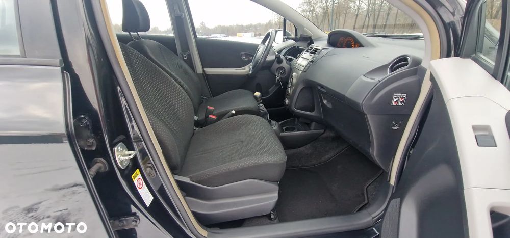 Toyota Yaris 1.33 VVT-i Club - 15