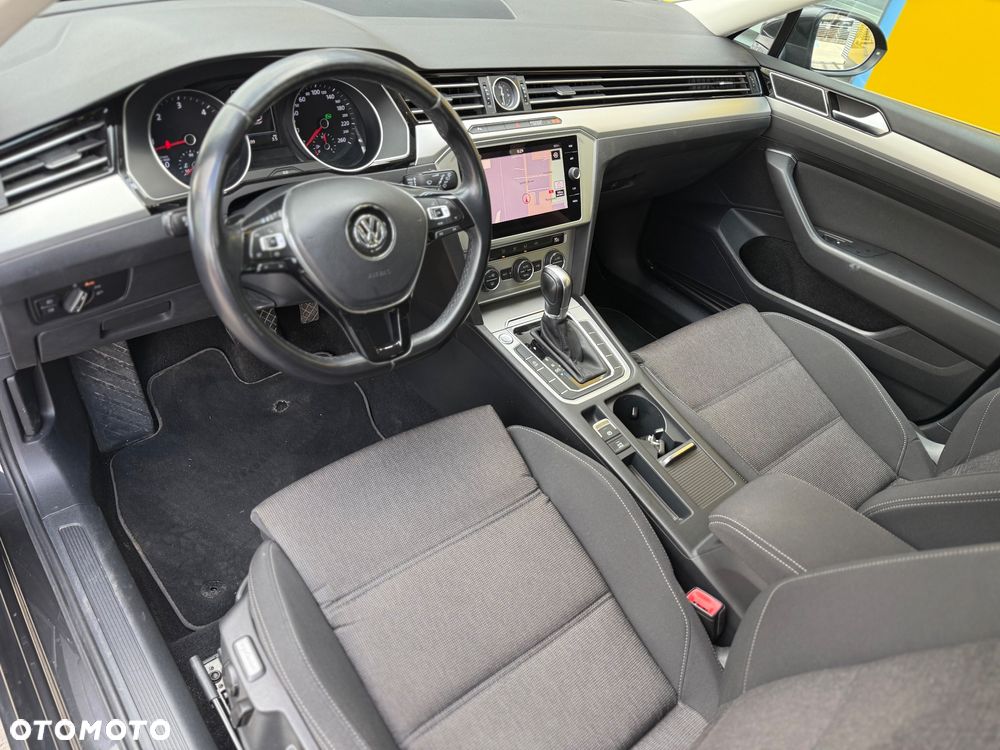Volkswagen Passat 1.6 TDI SCR DSG Comfortline - 16