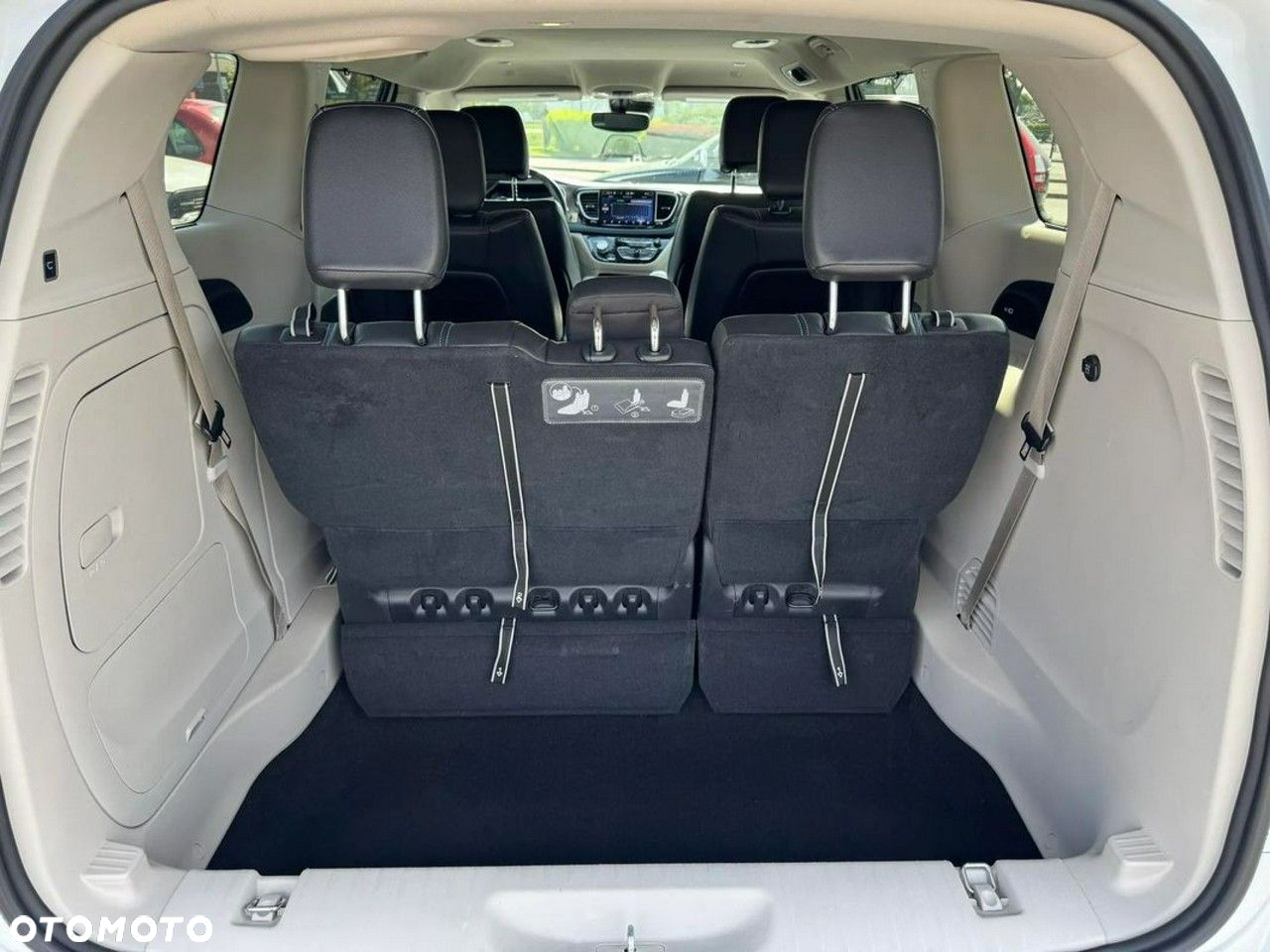 Chrysler Pacifica - 20