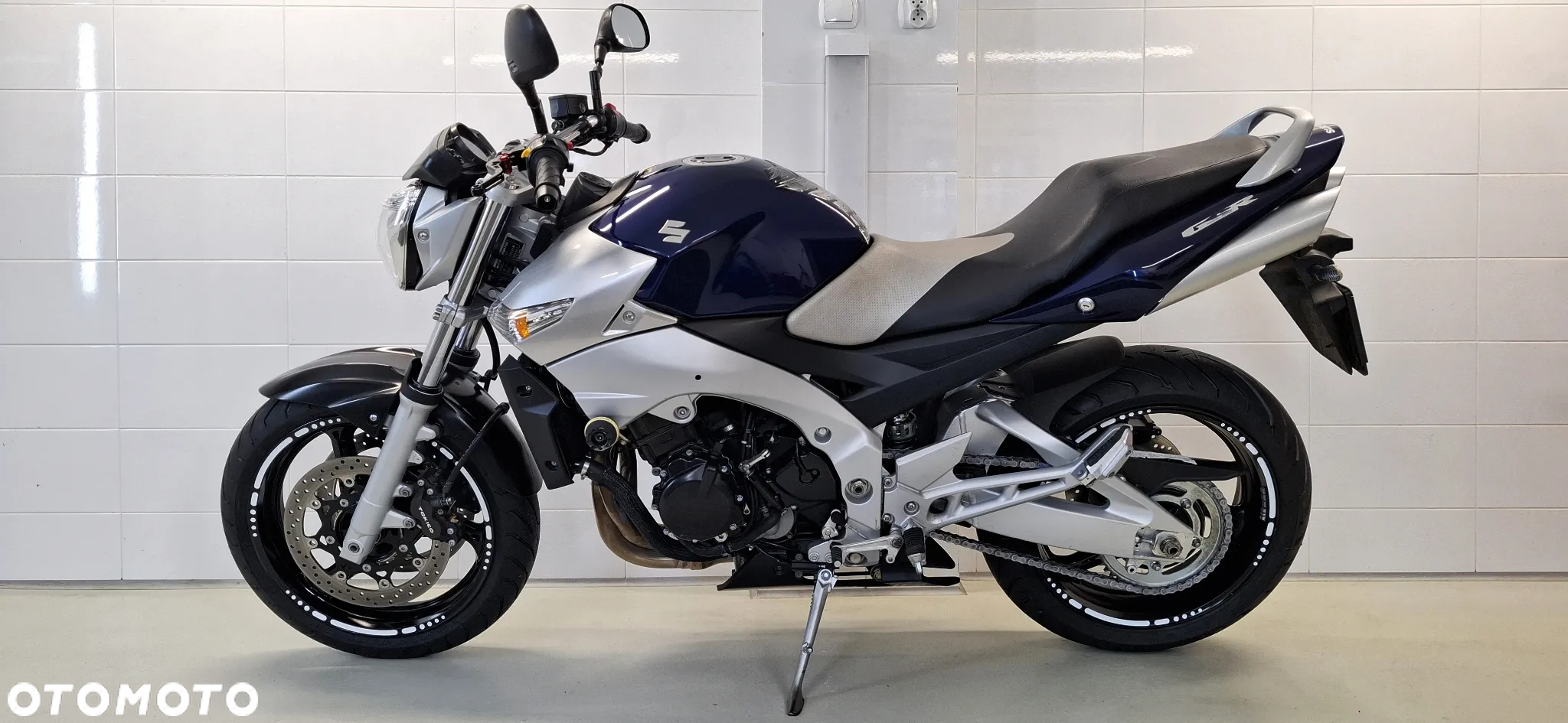 Suzuki GSR - 5