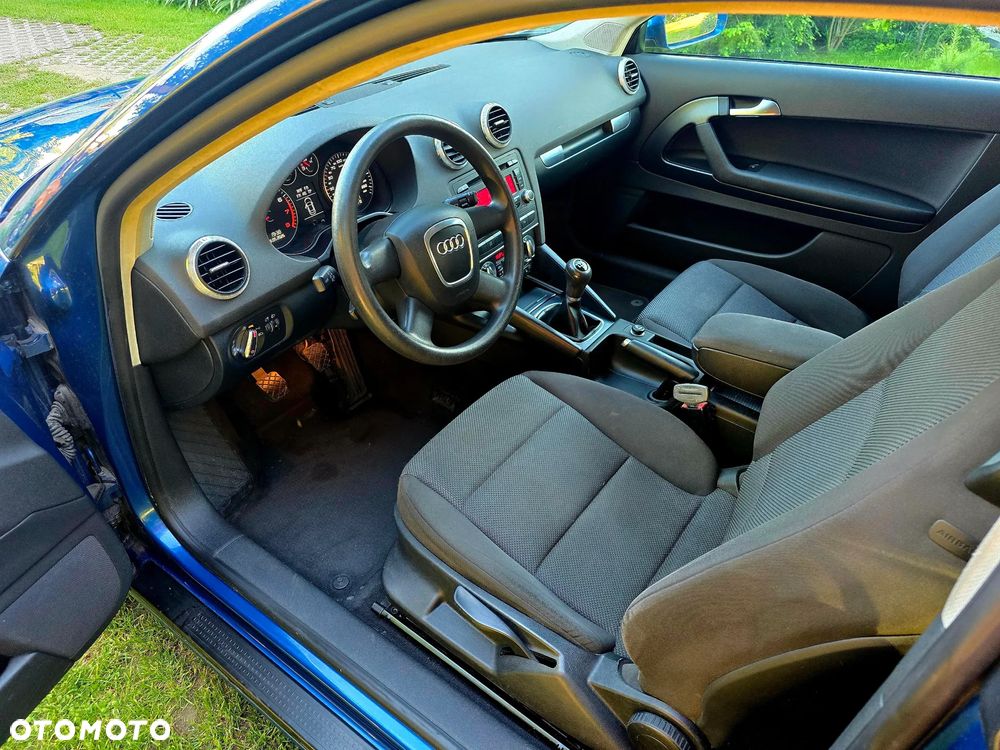 Audi A3 3-drzwiowe 1.6 FSI Ambition - 12