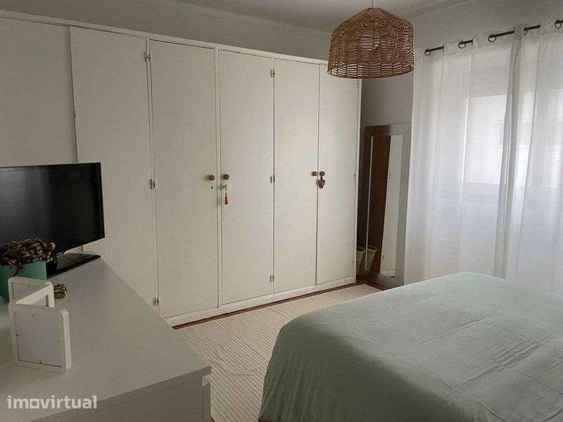 Andar de Moradia T3/ Logradouro/Churrasqueira/Garagem Queijas - Grande imagem: 3/12