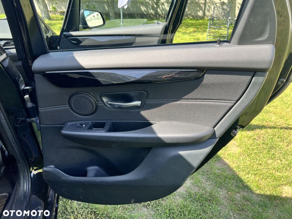 BMW Seria 2 218d - 13