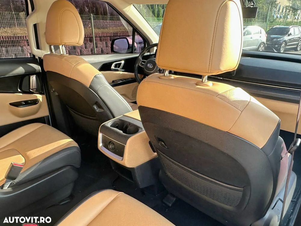 Kia Carnival - 25