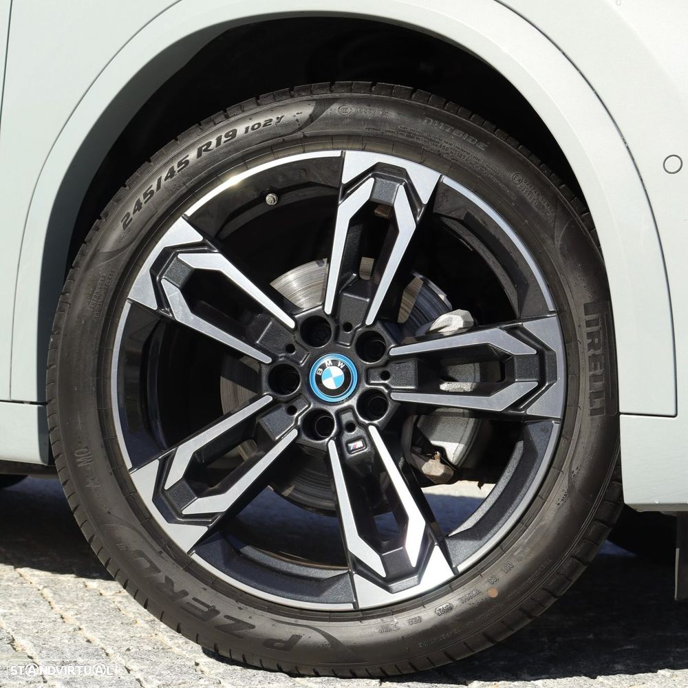 BMW iX2 eDrive20 Pack Desportivo M - 17