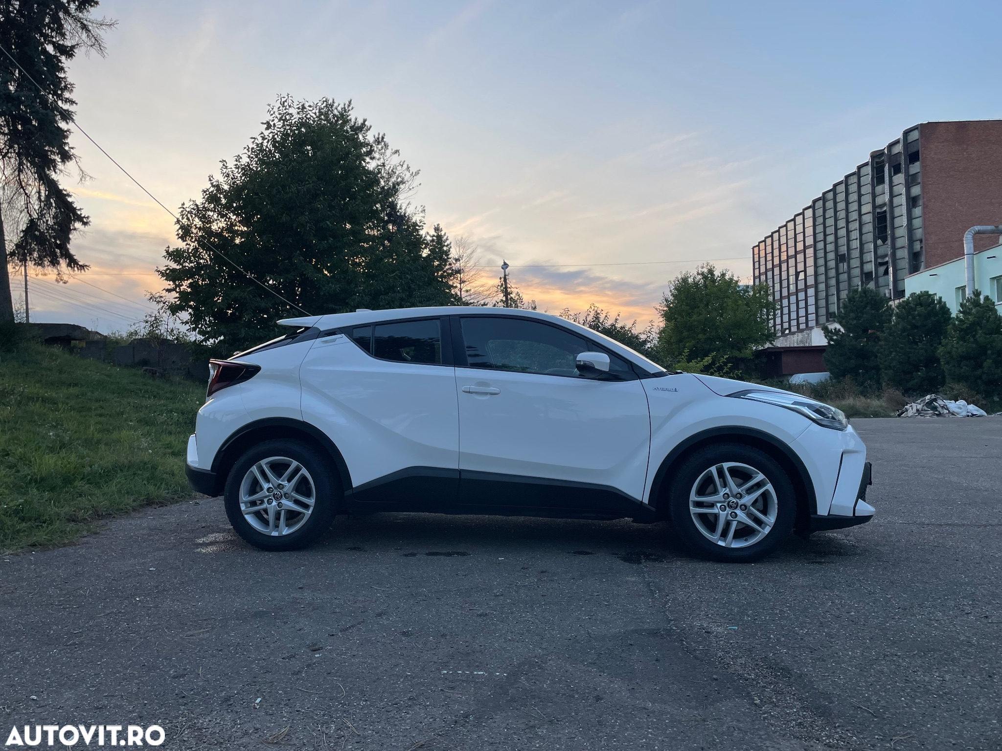 Toyota C-HR Hybrid Business-Edition - 13